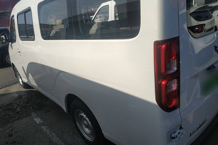 Used Wuling Yangguang 2024 300KM Comfort Version Passenger Van 75kW Left Side