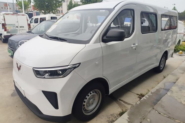 Used Wuling Yangguang 2024 300KM Comfort Version Passenger Van 75kW Left Side
