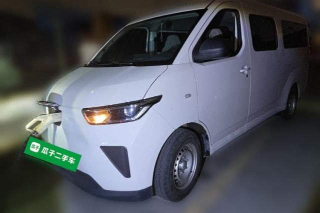 Used Wuling Yangguang 2024 300KM Comfort Version Passenger Van 75kW