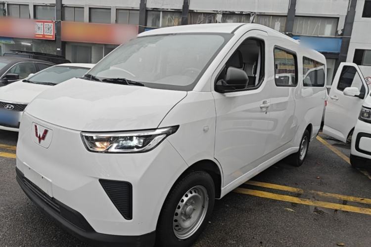 Used Wuling Yangguang 2024 300KM Comfort Version Passenger Van 75kW Guazi used car, China used car export, Used car for sale, Used cars, Cheapest cars for sale