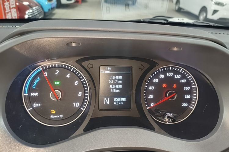 Used Wuling Yangguang 2024 300KM Comfort Version Passenger Van 75kW Odometer Close Up