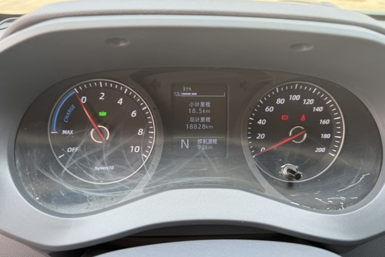 Used Wuling Yangguang 2024 300km Range Practical Window-Sealed Version 60kW Odometer Close Up