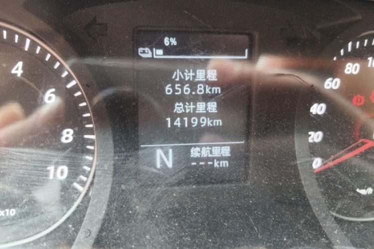 Used Wuling Yangguang 2024 300KM Comfort Version Passenger Van 75kW Odometer Close Up