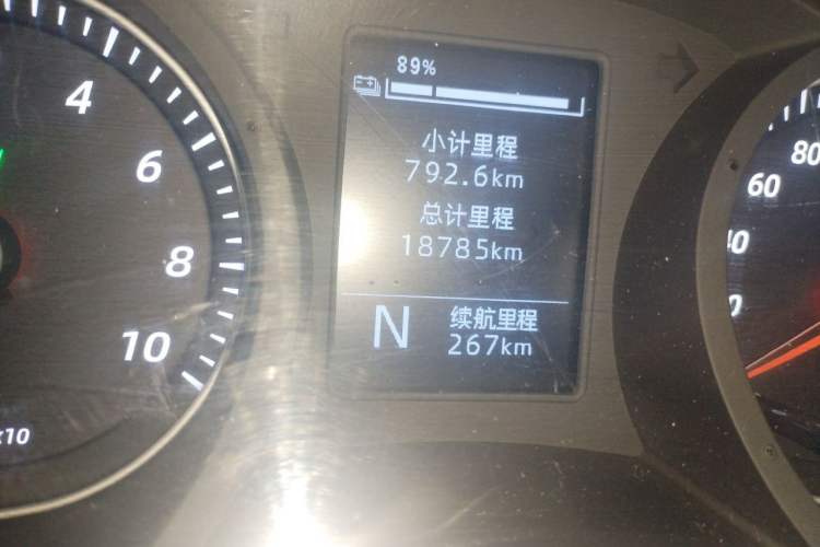 Used Wuling Yangguang 2024 300km Range Practical Window-Sealed Version 60kW Odometer Close Up