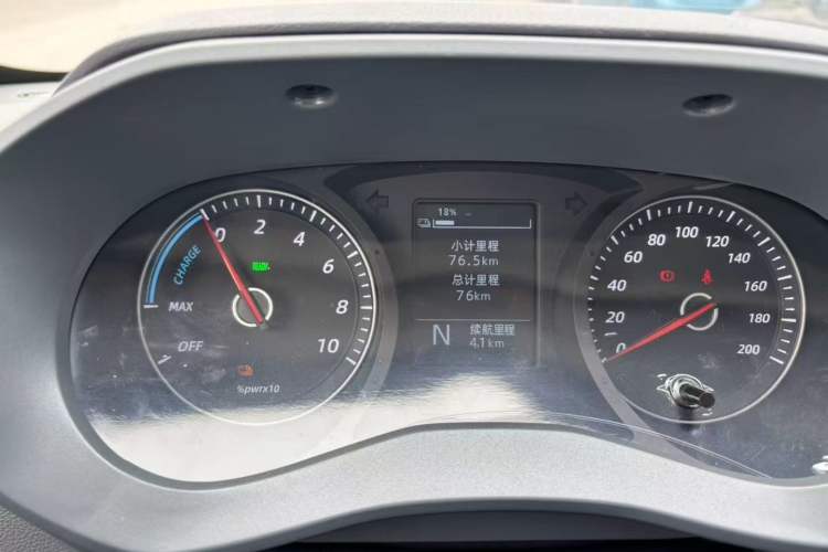 Used Wuling Yangguang 2024 230km Practical Enclosed-Window Version 60kW Odometer Close Up