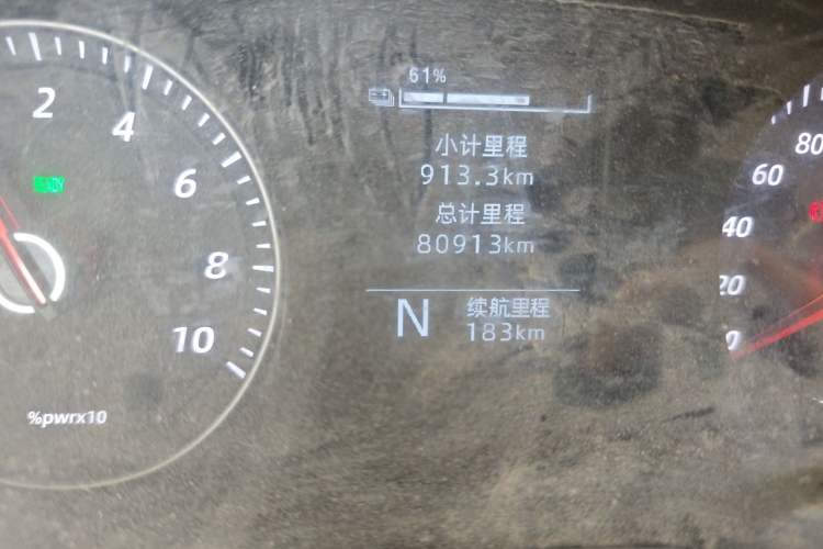 Used Wuling Yangguang 2024 300KM Comfort Version Passenger Van 75kW Odometer Close Up
