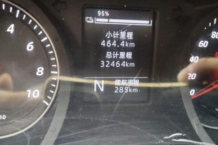 Used Wuling Yangguang 2024 300km Comfort Version with Sealed Windows 60kW Odometer Close Up