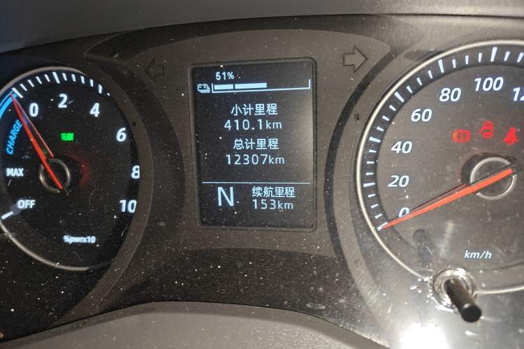 Used Wuling Yangguang 2024 300km Comfort Version with Sealed Windows 60kW Odometer Close Up