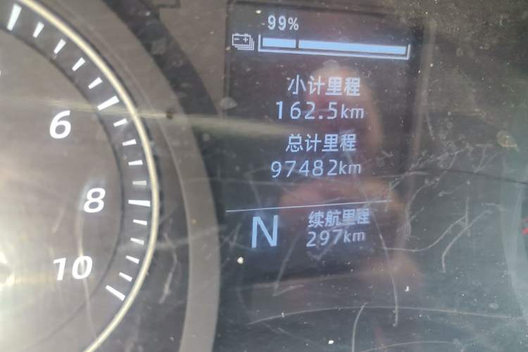 Used Wuling Yangguang 2024 300km Comfort Version with Sealed Windows 60kW Odometer Close Up