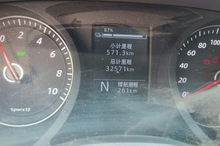 Used Wuling Yangguang 2024 300KM Comfort Version Passenger Van 75kW Odometer Close Up