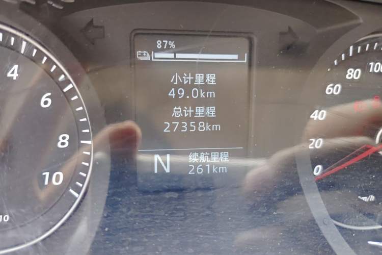 Used Wuling Yangguang 2024 300KM Comfort Version Passenger Van 75kW Odometer Close Up