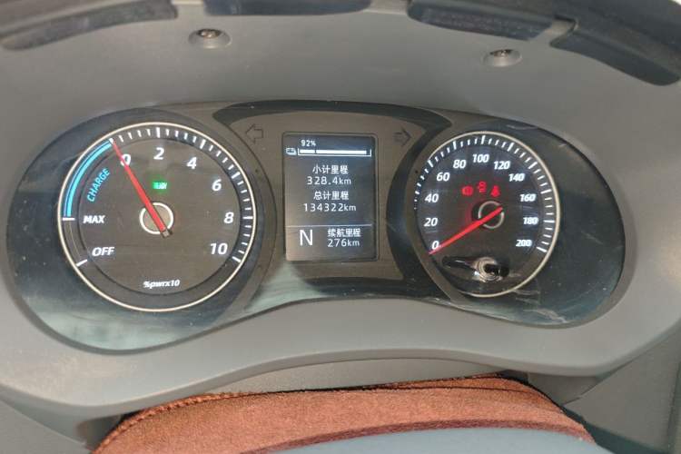 Used Wuling Yangguang 2024 300KM Comfort Version Passenger Van 75kW Odometer Close Up