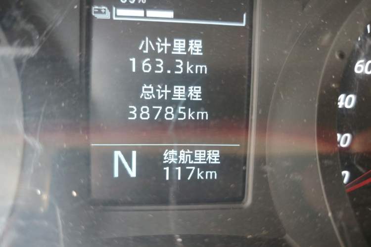 Used Wuling Yangguang 2024 300km Comfort Version with Sealed Windows 60kW Odometer Close Up