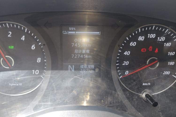 Used Wuling Yangguang 2024 300km Comfort Version with Sealed Windows 60kW Odometer Close Up