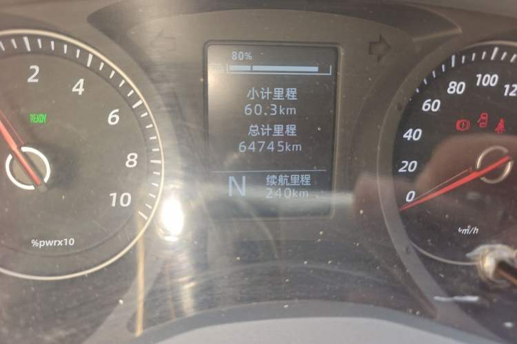 Used Wuling Yangguang 2024 300KM Comfort Version Passenger Van 75kW Odometer Close Up