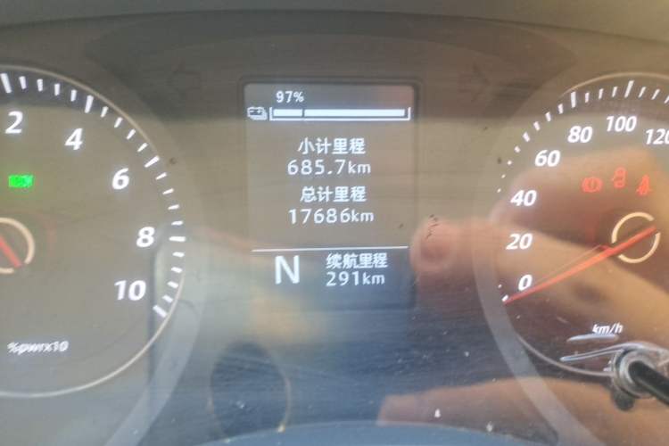 Used Wuling Yangguang 2024 300KM Comfort Version Passenger Van 75kW Odometer Close Up