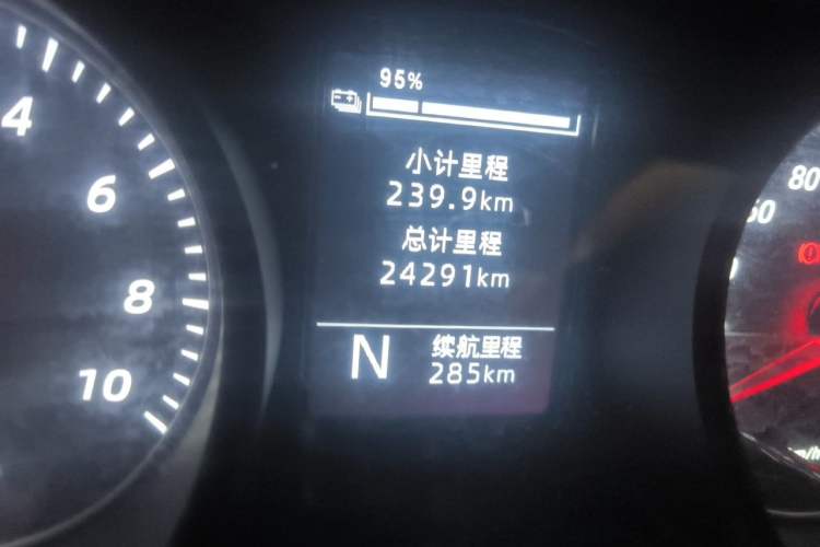 Used Wuling Yangguang 2024 300km Range Practical Window-Sealed Version 60kW Odometer Close Up