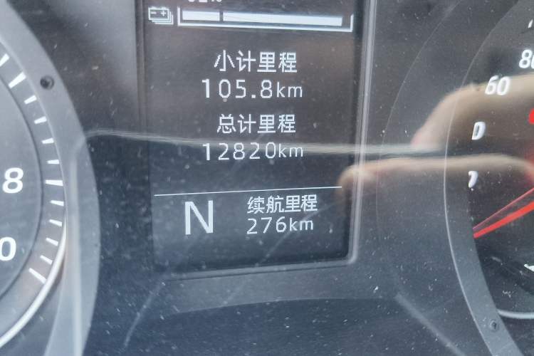 Used Wuling Yangguang 2024 300KM Comfort Version Passenger Van 75kW Odometer Close Up