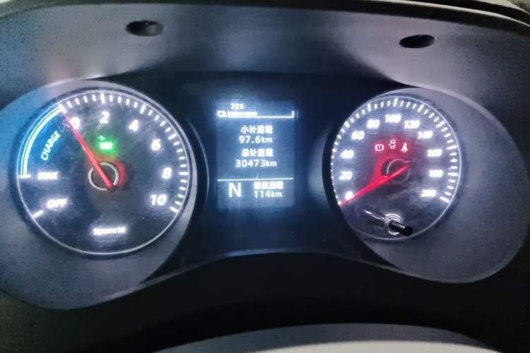 Used Wuling Yangguang 2024 300KM Comfort Version Passenger Van 75kW Odometer Close Up