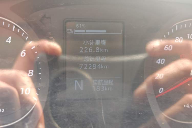 Used Wuling Yangguang 2024 300km Comfort Version with Sealed Windows 60kW Odometer Close Up