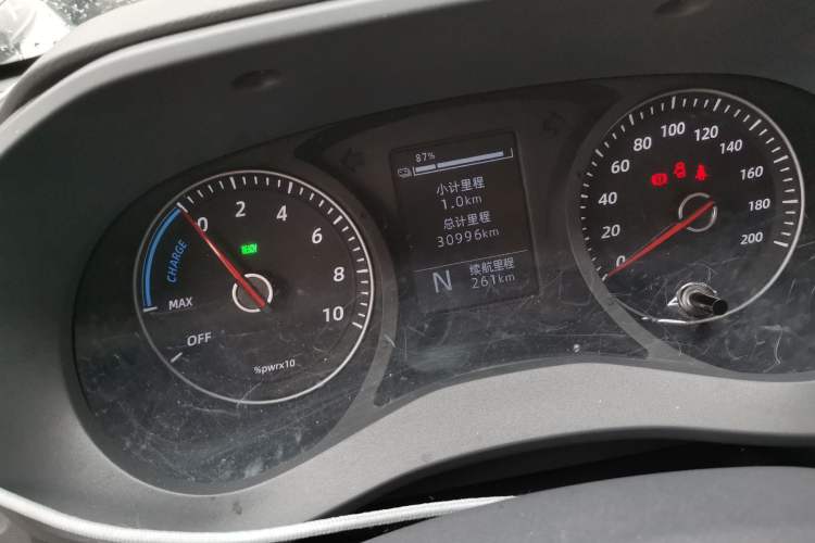 Used Wuling Yangguang 2024 300KM Comfort Version Passenger Van 75kW Odometer Close Up