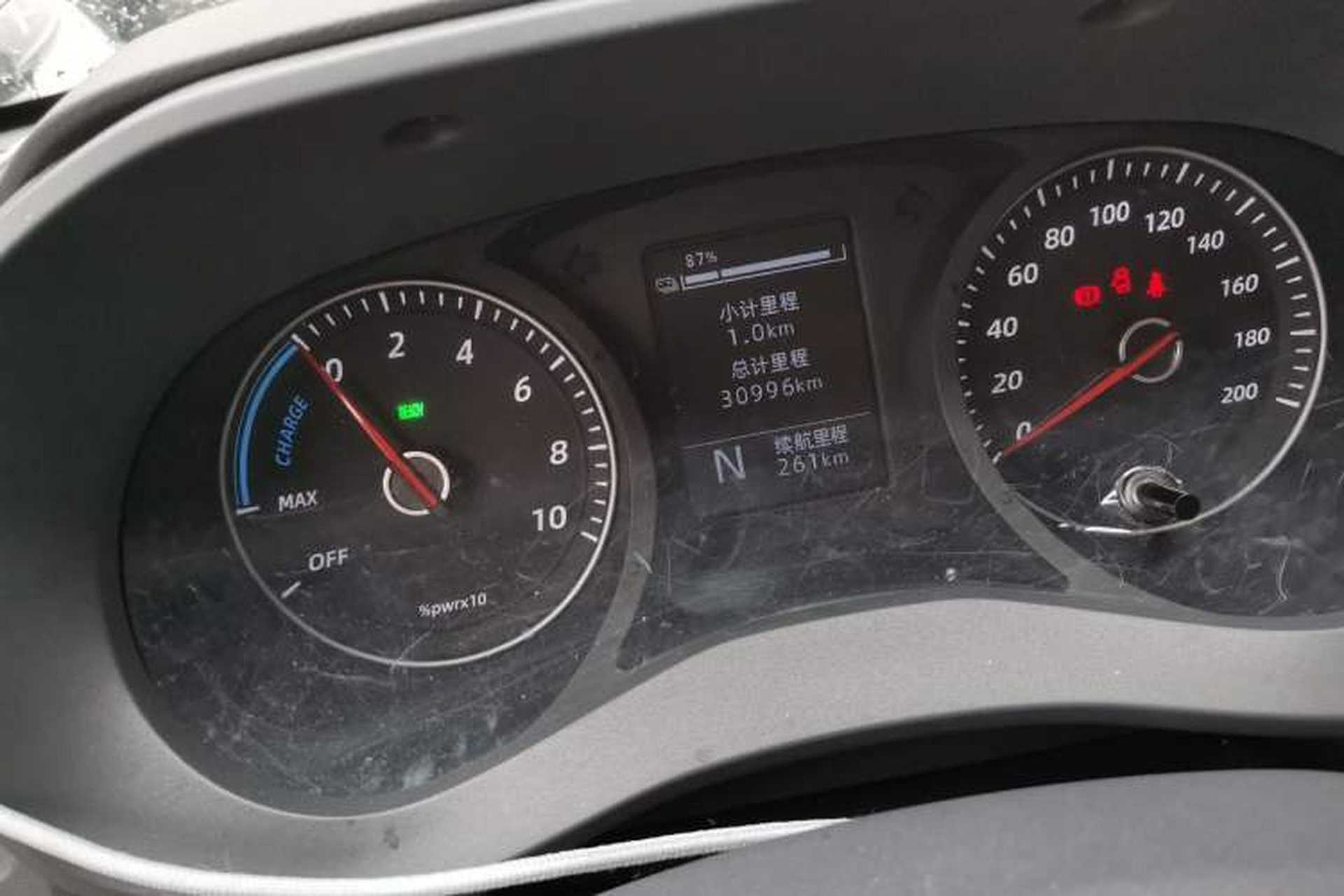 Used Wuling Yangguang 2024 300KM Comfort Version Passenger Van 75kW Odometer Close Up