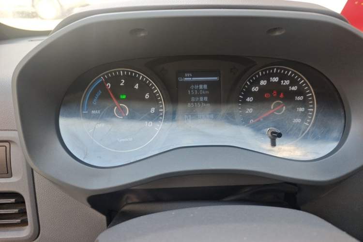 Used Wuling Yangguang 2024 300km Range Practical Window-Sealed Version 60kW Odometer Close Up
