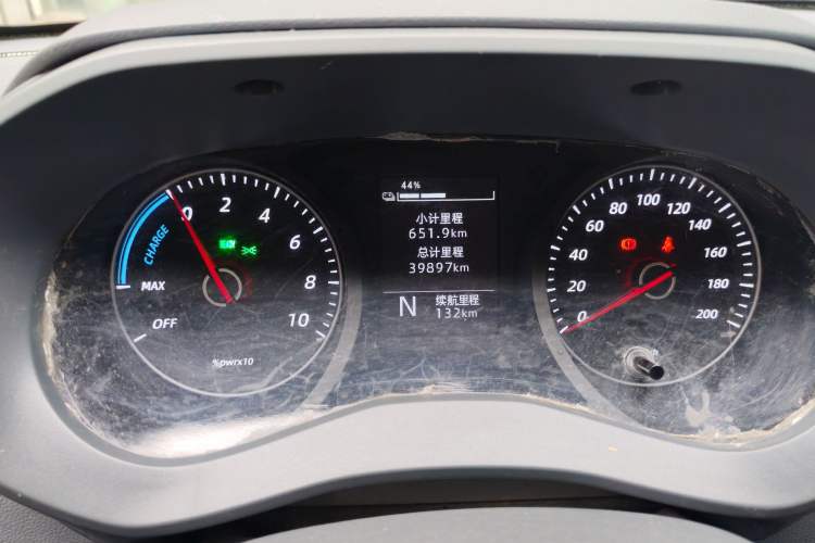 Used Wuling Yangguang 2024 300km Comfort Version with Sealed Windows 60kW Odometer Close Up