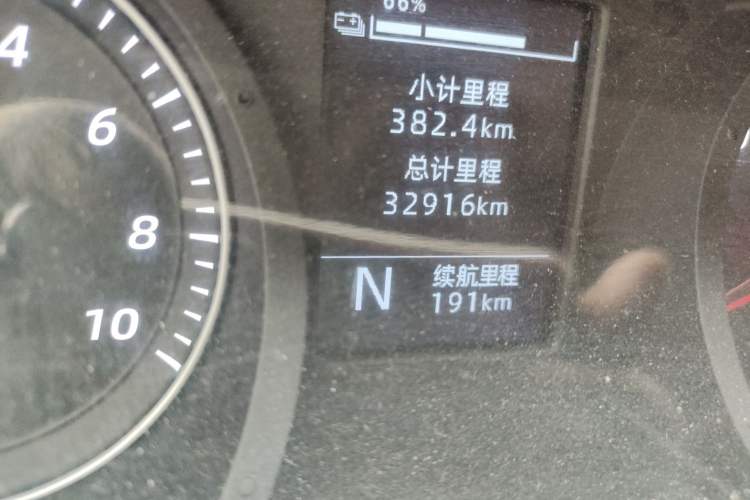 Used Wuling Yangguang 2024 300km Comfort-Grade Passenger Van 60kW Odometer Close Up