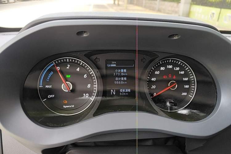 Used Wuling Yangguang 2024 300km Comfort Version with Sealed Windows 60kW Odometer Close Up