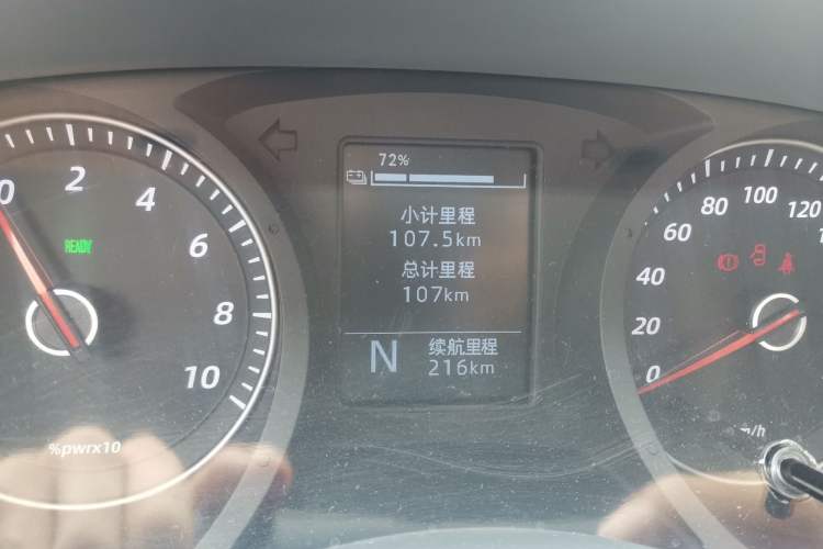Used Wuling Yangguang 2024 300km Comfort-Grade Passenger Van 60kW Odometer Close Up
