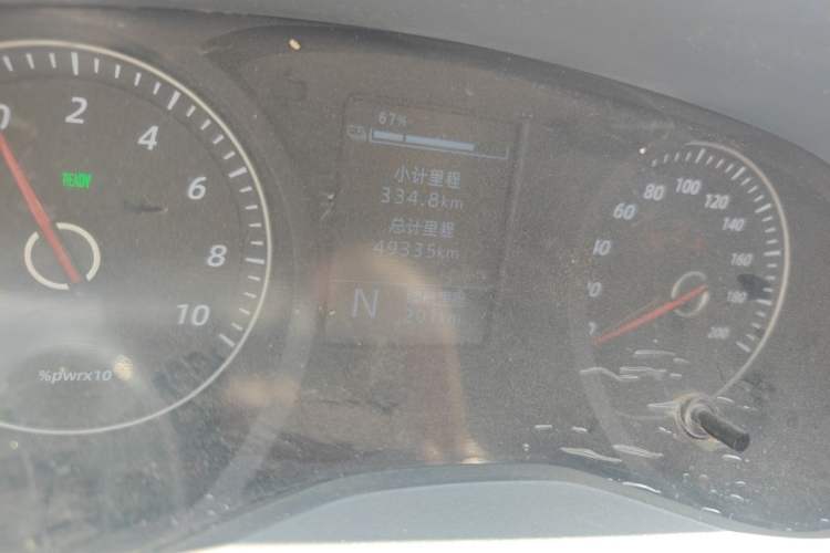Used Wuling Yangguang 2024 300KM Comfort Version Passenger Van 75kW Odometer Close Up