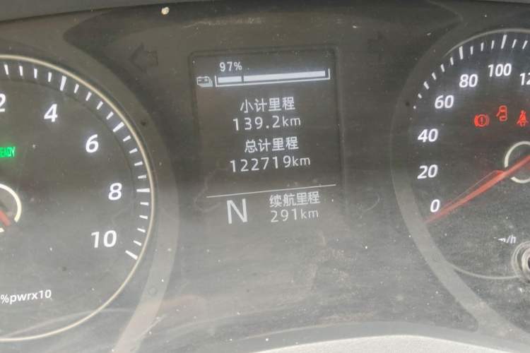 Used Wuling Yangguang 2024 300km Comfort Version with Sealed Windows 60kW Odometer Close Up