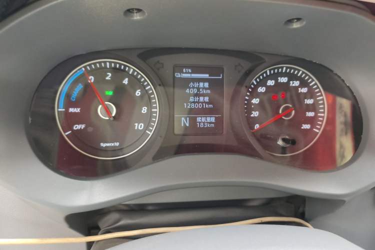 Used Wuling Yangguang 2024 300km Comfort Version with Sealed Windows 60kW Odometer Close Up