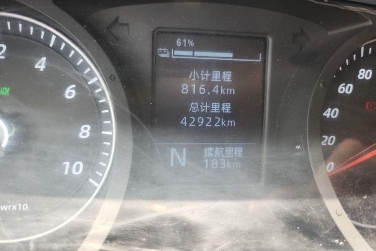 Used Wuling Yangguang 2024 300km Range Practical Window-Sealed Version 60kW Odometer Close Up