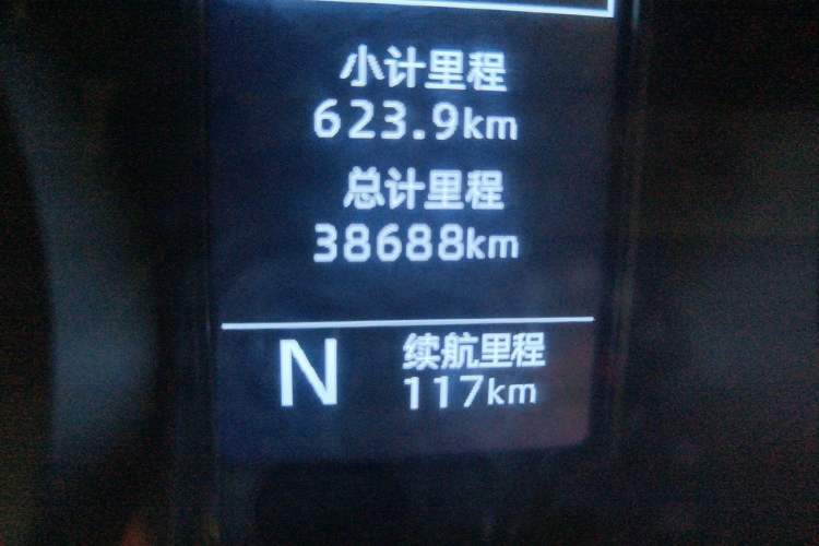 Used Wuling Yangguang 2024 300KM Comfort Version Passenger Van 75kW Odometer Close Up