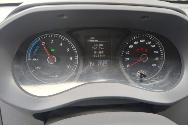 Used Wuling Yangguang 2024 300KM Comfort Version Passenger Van 75kW Odometer Close Up