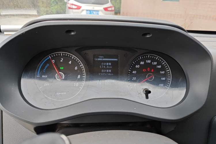 Used Wuling Yangguang 2024 300KM Comfort Version Passenger Van 75kW Odometer Close Up
