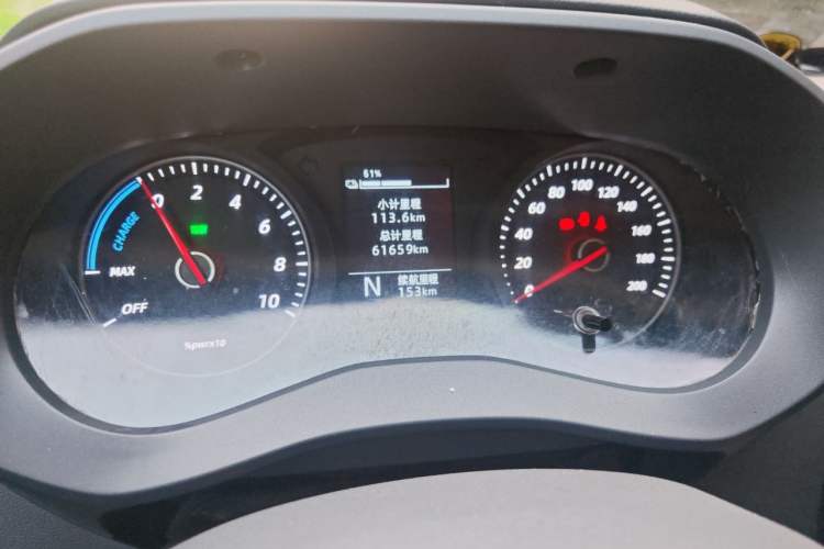 Used Wuling Yangguang 2024 300KM Comfort Version Passenger Van 75kW Odometer Close Up