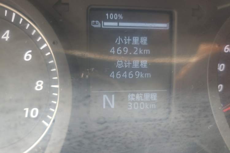 Used Wuling Yangguang 2024 300km Comfort-Grade Passenger Van 60kW Odometer Close Up