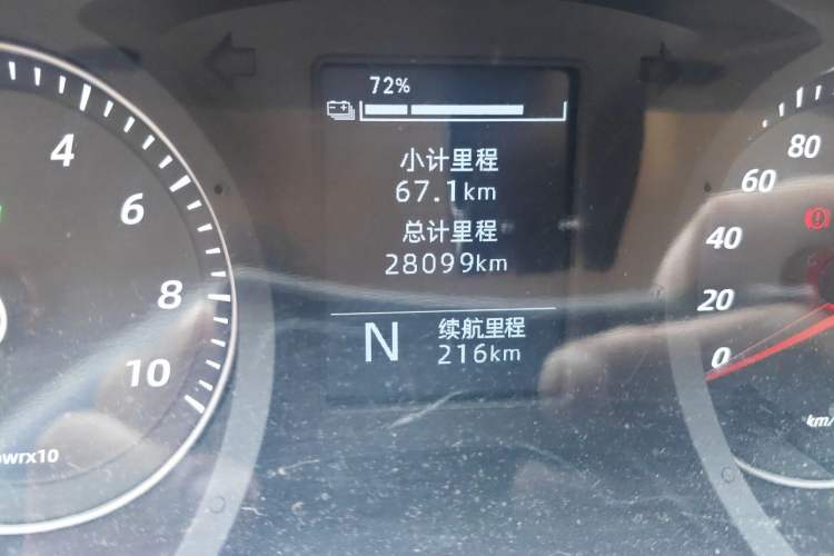 Used Wuling Yangguang 2024 300km Comfort-Grade Passenger Van 60kW Odometer Close Up
