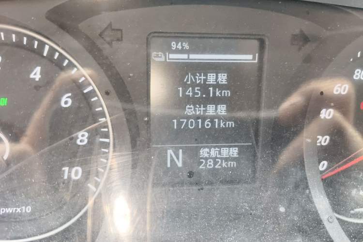 Used Wuling Yangguang 2024 300km Range Practical Window-Sealed Version 60kW Odometer Close Up