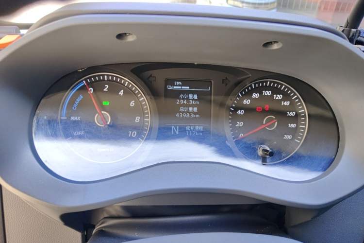 Used Wuling Yangguang 2024 300km Range Practical Window-Sealed Version 60kW Odometer Close Up