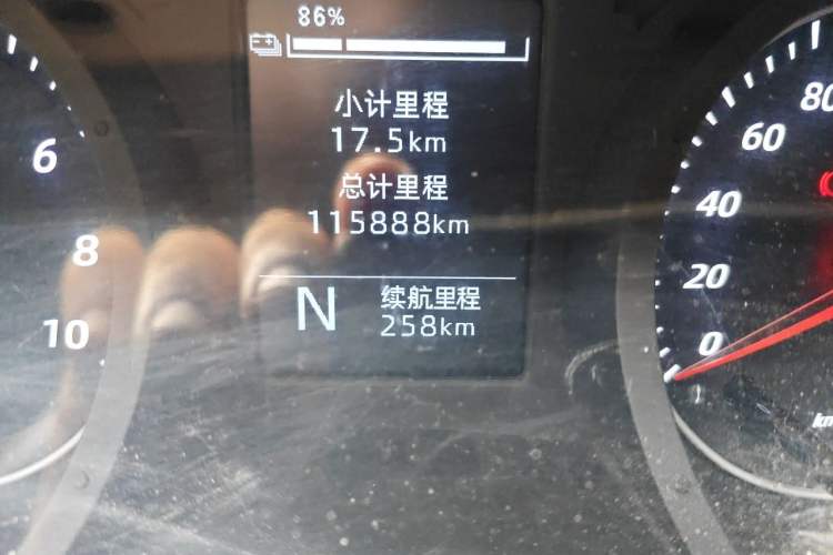 Used Wuling Yangguang 2024 300KM Comfort Version Passenger Van 75kW Odometer Close Up