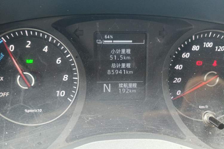 Used Wuling Yangguang 2024 300KM Comfort Version Passenger Van 75kW Odometer Close Up