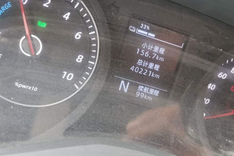 Used Wuling Yangguang 2024 300KM Comfort Version Passenger Van 75kW Odometer Close Up