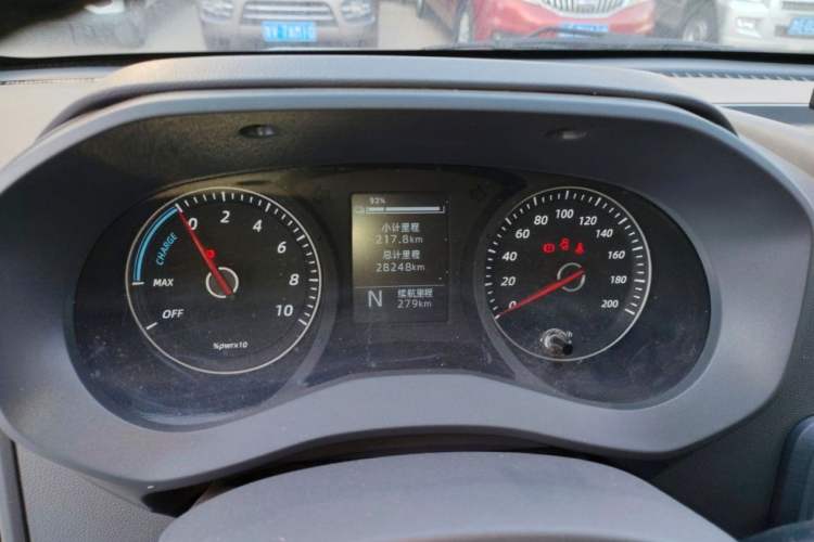 Used Wuling Yangguang 2024 300km Range Practical Window-Sealed Version 60kW Odometer Close Up