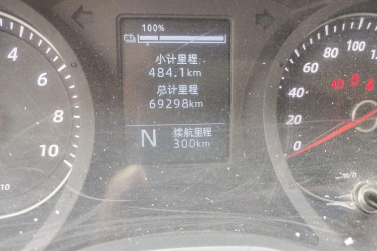 Used Wuling Yangguang 2024 300KM Comfort Version Passenger Van 75kW Odometer Close Up