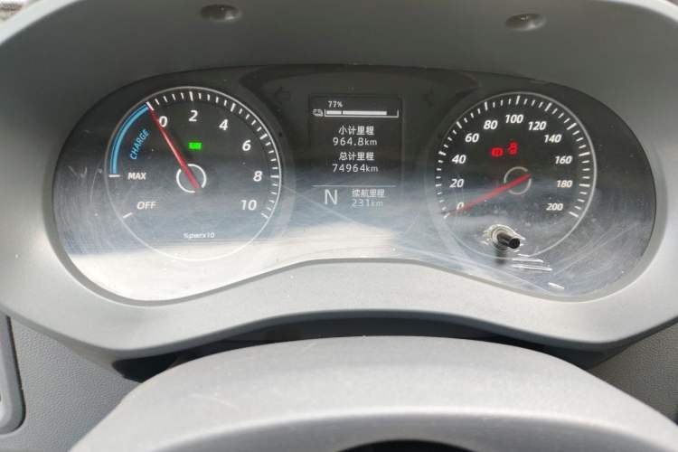 Used Wuling Yangguang 2024 300km Comfort Version with Sealed Windows 60kW Odometer Close Up