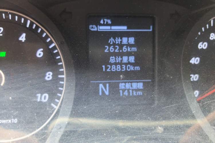 Used Wuling Yangguang 2024 300KM Comfort Version Passenger Van 75kW Odometer Close Up
